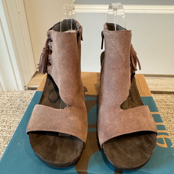 OTBT Women's Brown Suede Open-Toe Booties - Picture 2 of 11
